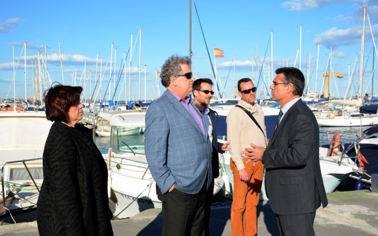El delegado Territorial de la ONCE visita el Club Náutico Mar Menor