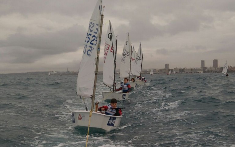 Nuestro equipo de Optimist participó el pasado fin de semana en la 50º Semana Nautica de Alicante.