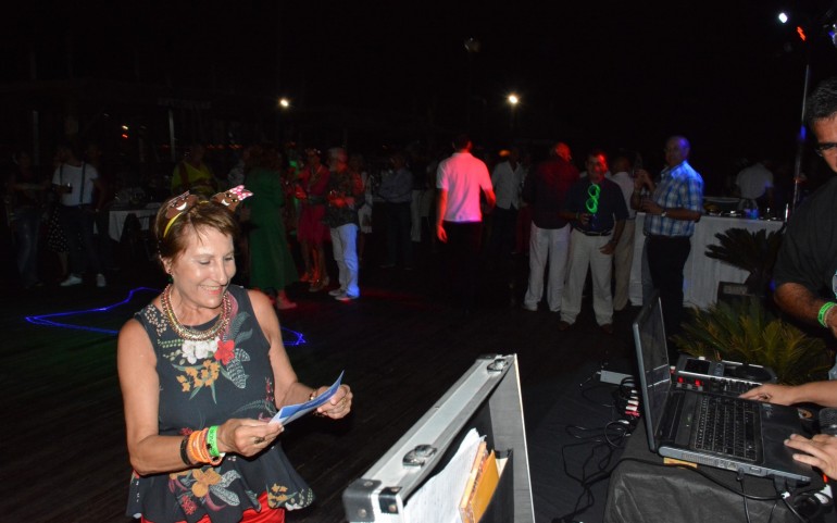 Gran fiesta con música especial de los años 70 y 80 (Fotos: José Mª Falgas)