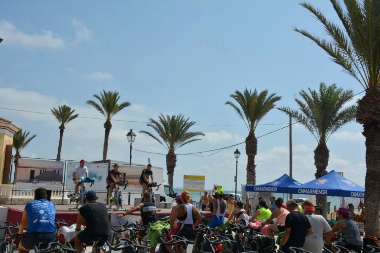Gran “Jornada Deportiva” a orilla de playa frente al Club Náutico Mar Menor