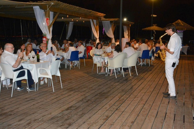 Grata velada musical y gastronómica en la fiesta “Ibicenca” del CN Mar Menor