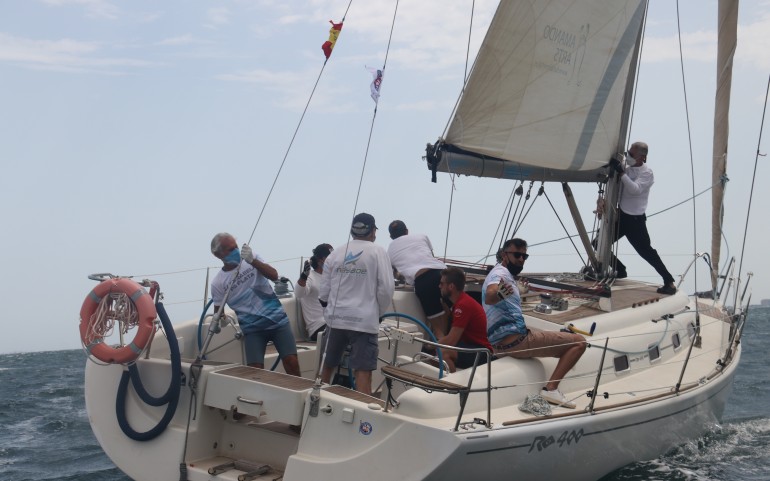 Ultima regata del Trofeo Carabela 2021 con invitados a bordo de la Patrulla Águila (Fotos: Falgas)