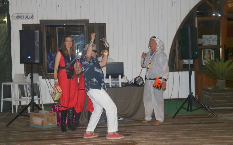 Gran ambiente en la “Fiesta de los años 80″ con cena y baile (Fotos: Falgas)