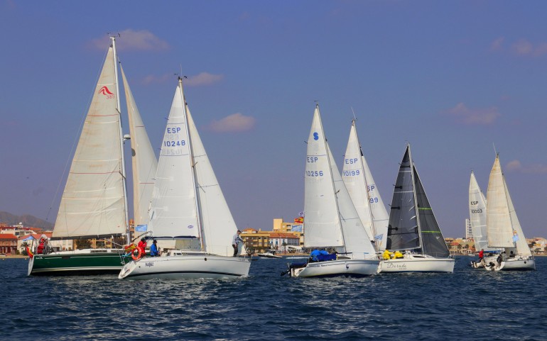 La flota del “Carabela” navegó con viento SE en la 2ª prueba del GP Estrella Levante